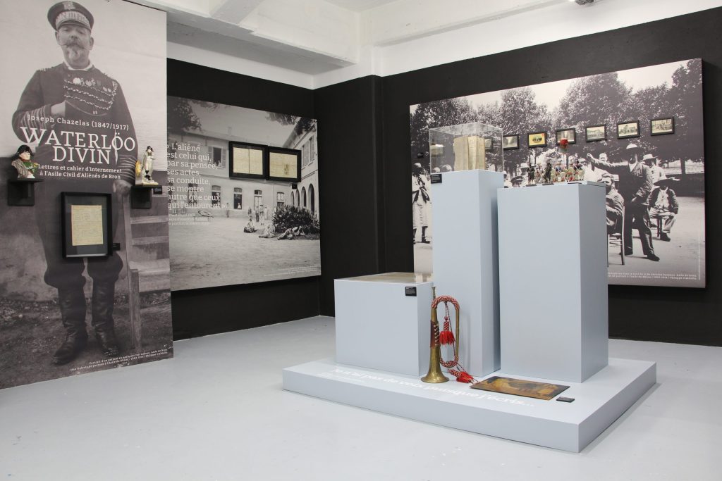 Vues de l'exposition Waterlöo Divin Strasbourg à La Trézorerie