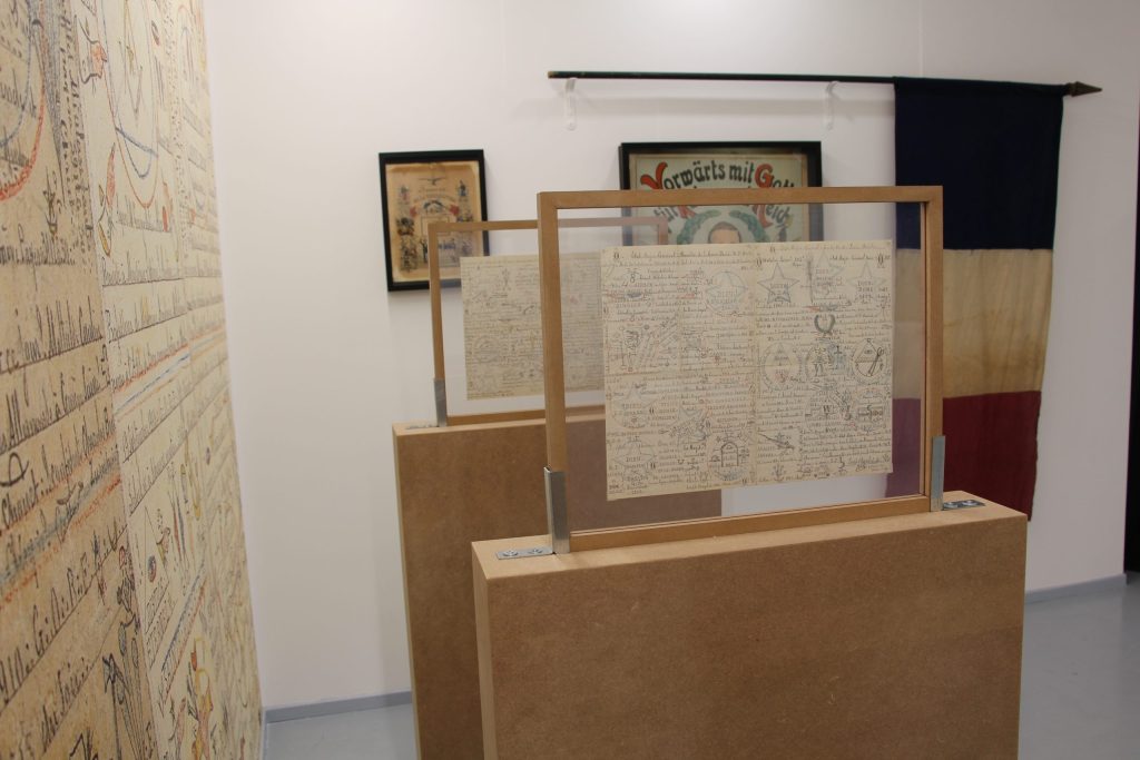 Vues de l'exposition Waterlöo Divin Strasbourg à La Trézorerie