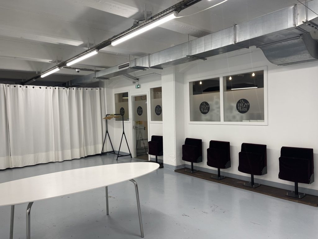 Vue de la grande salle de La Trézorerie à Strasbourg