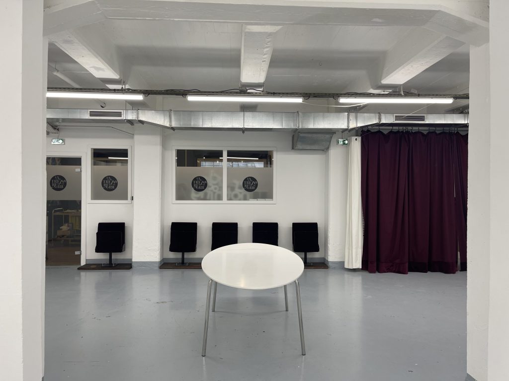 Vue de la grande salle de La Trézorerie à Strasbourg