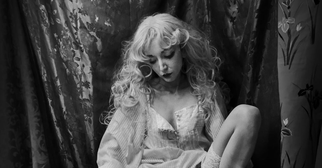 FEEBRILE. LOT DE 5 CARTES POSTALES. Autoportraits photographiques. Exposition.      